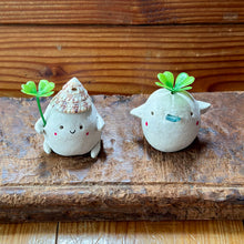 画像をギャラリービューアに読み込む, コッコラック〜しあわせを告げるニワトリマスコット
